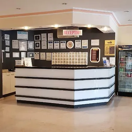 克列奥帕特拉米拉酒店 3* 阿拉尼亚